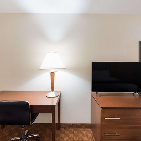 Best Western Lakewood Inn Hebron Buitenkant foto