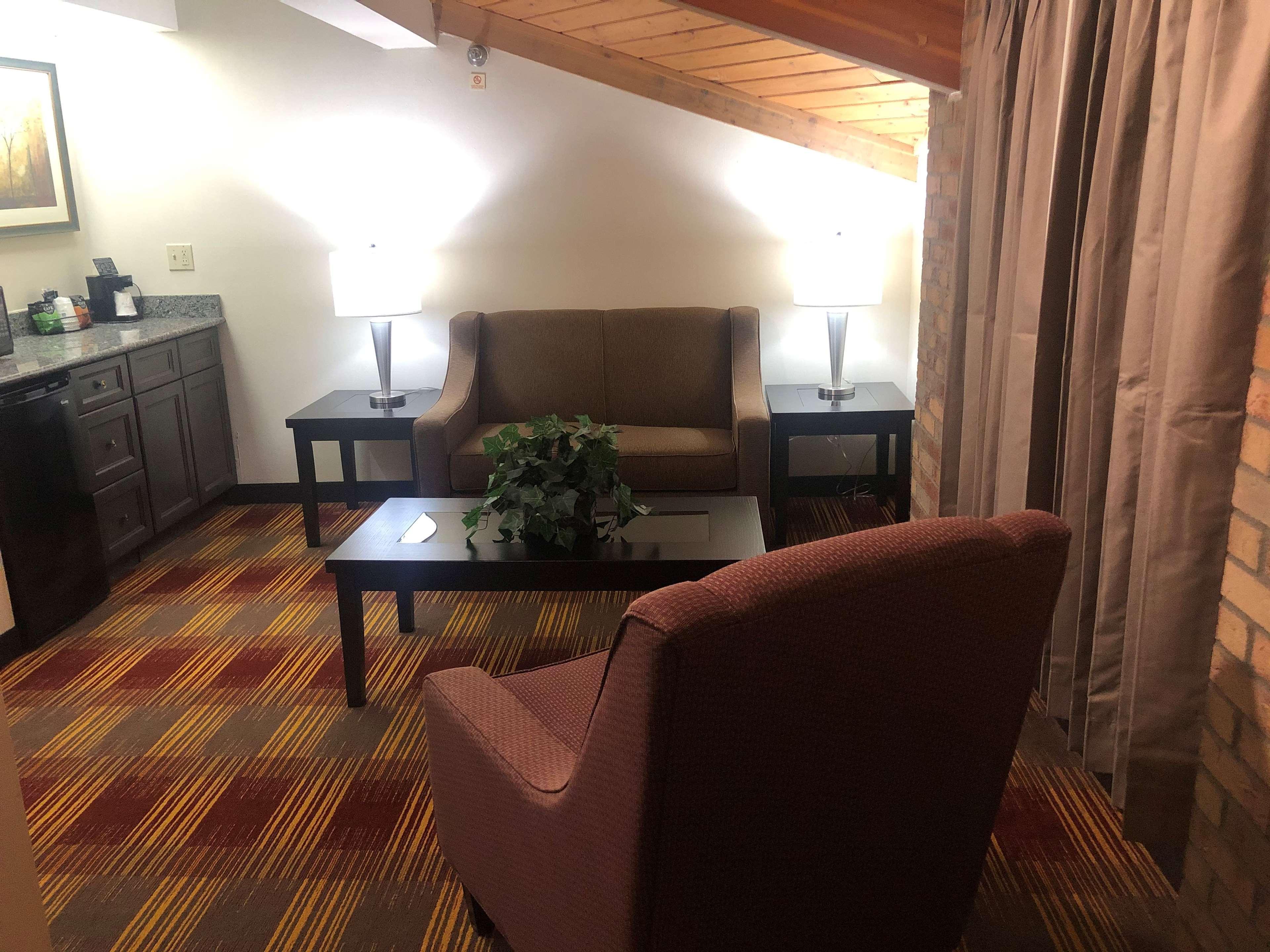 Best Western Lakewood Inn Hebron Buitenkant foto
