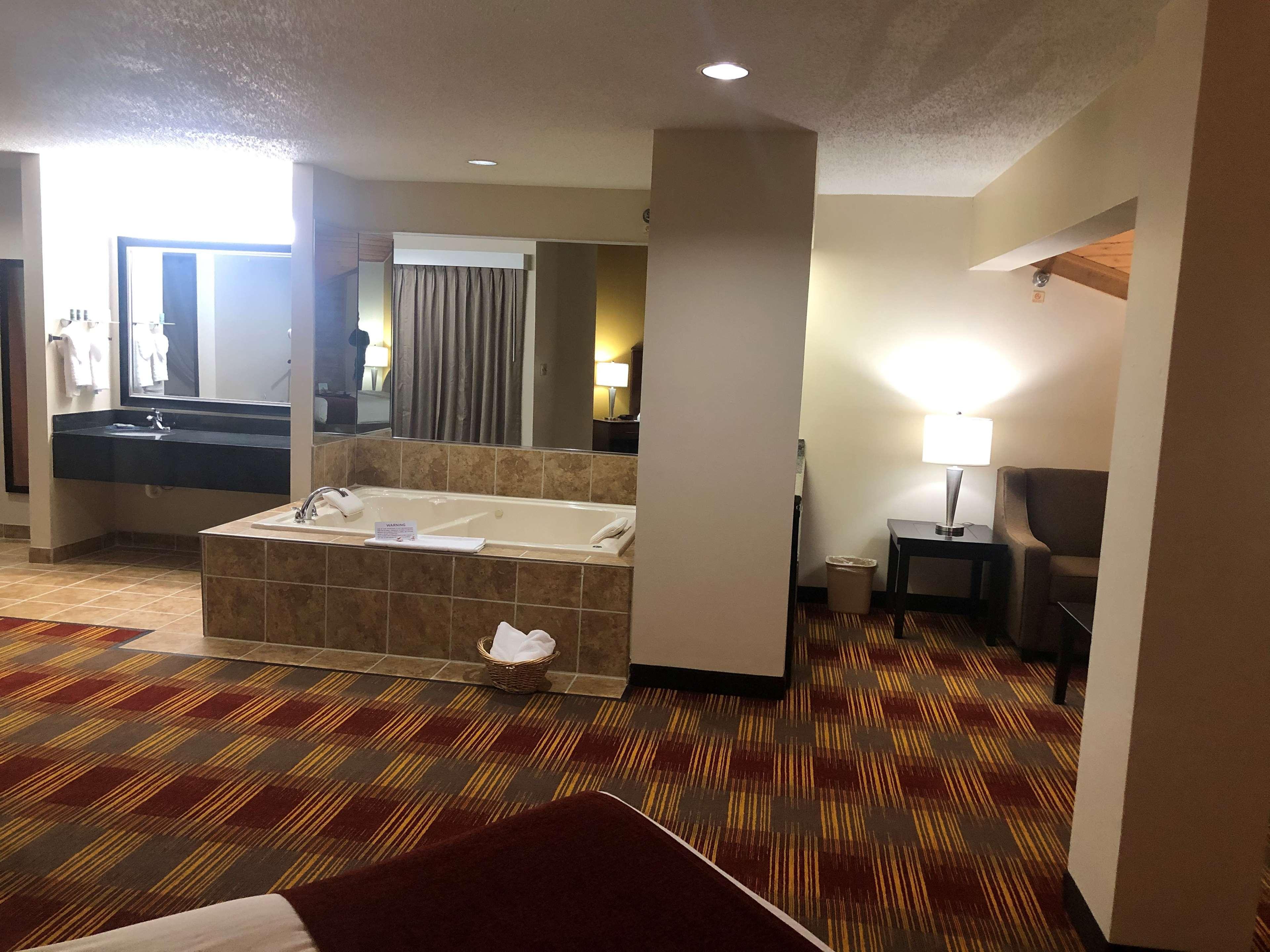 Best Western Lakewood Inn Hebron Buitenkant foto
