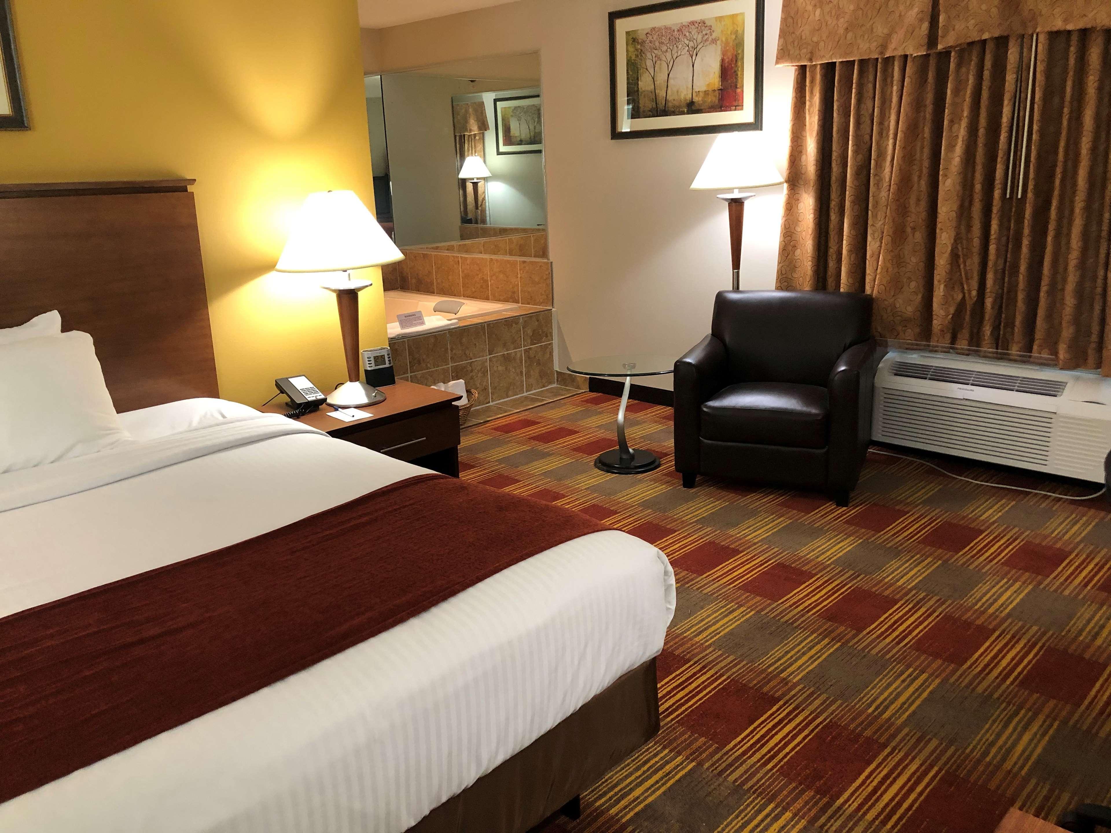 Best Western Lakewood Inn Hebron Buitenkant foto