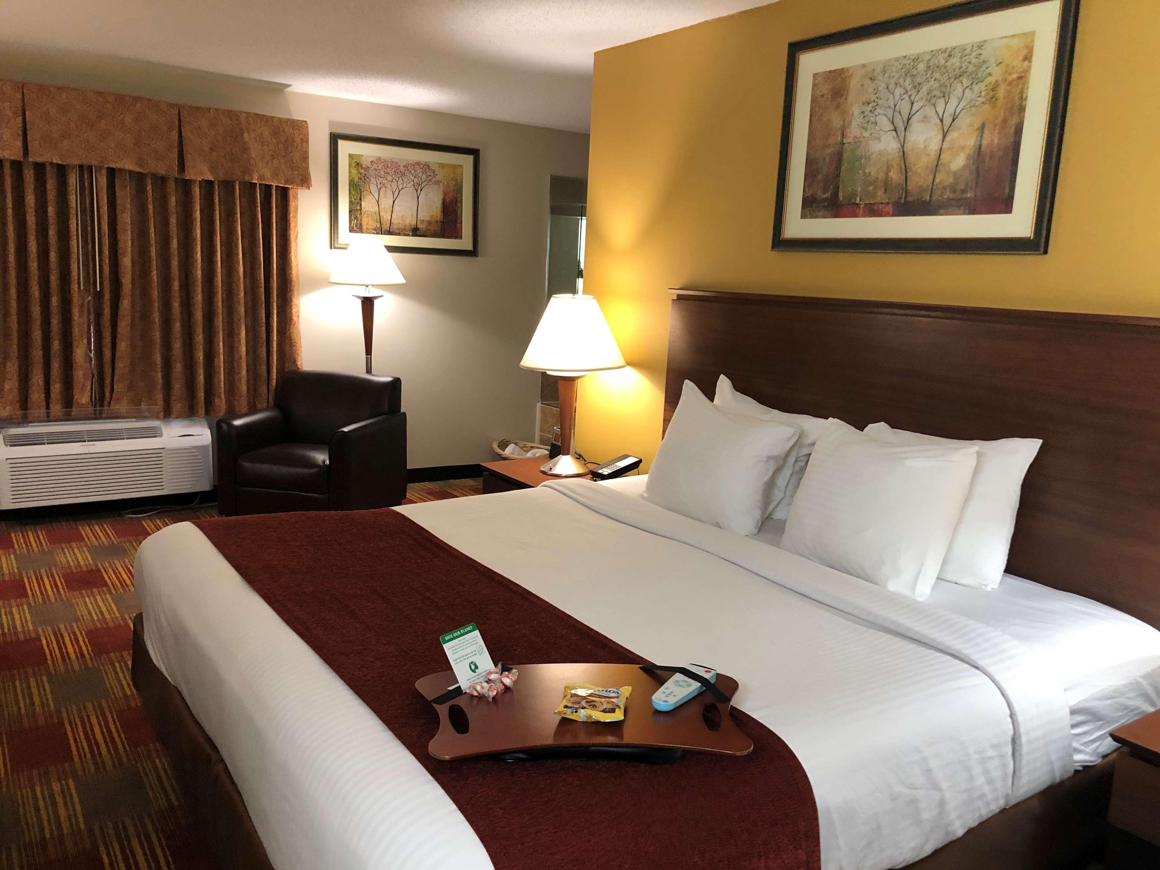 Best Western Lakewood Inn Hebron Buitenkant foto