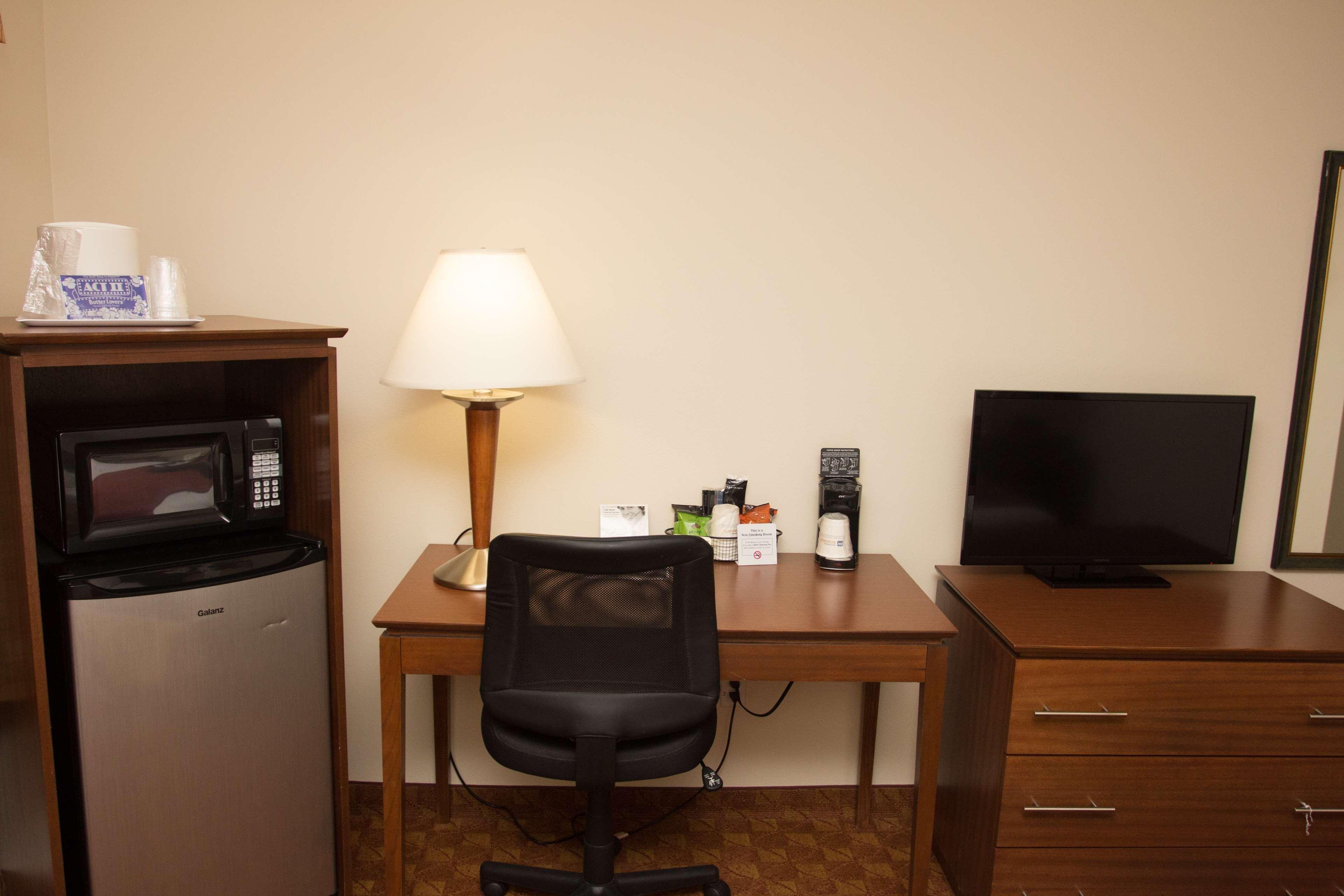 Best Western Lakewood Inn Hebron Buitenkant foto