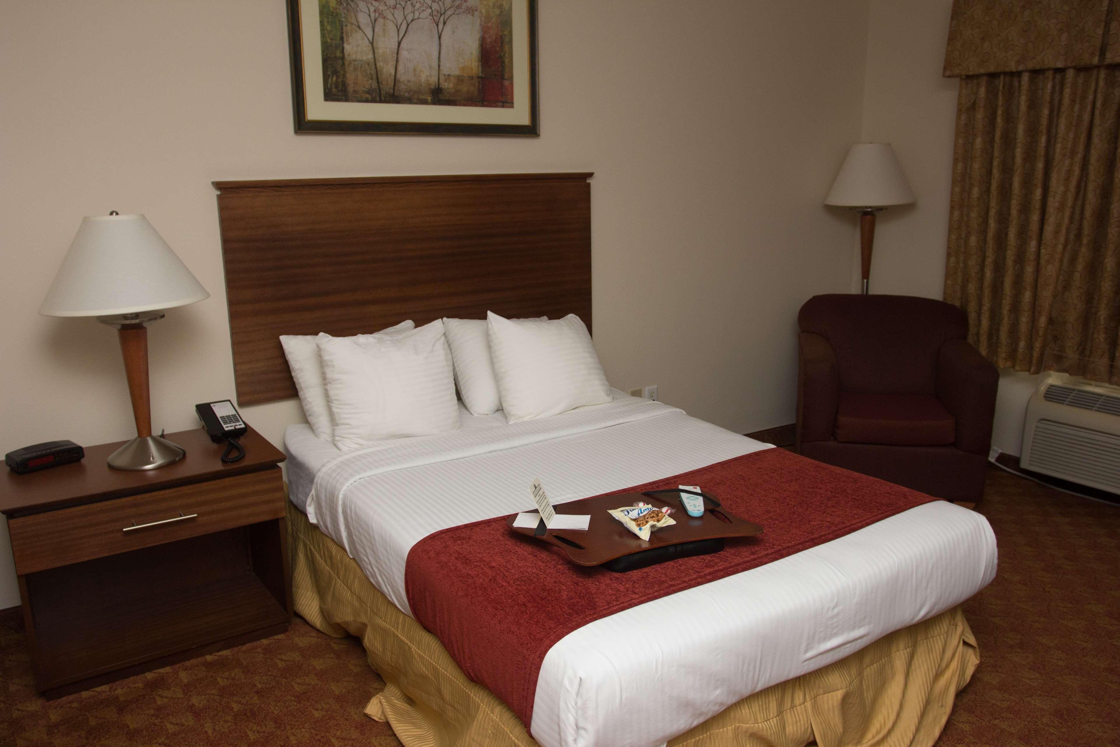 Best Western Lakewood Inn Hebron Buitenkant foto