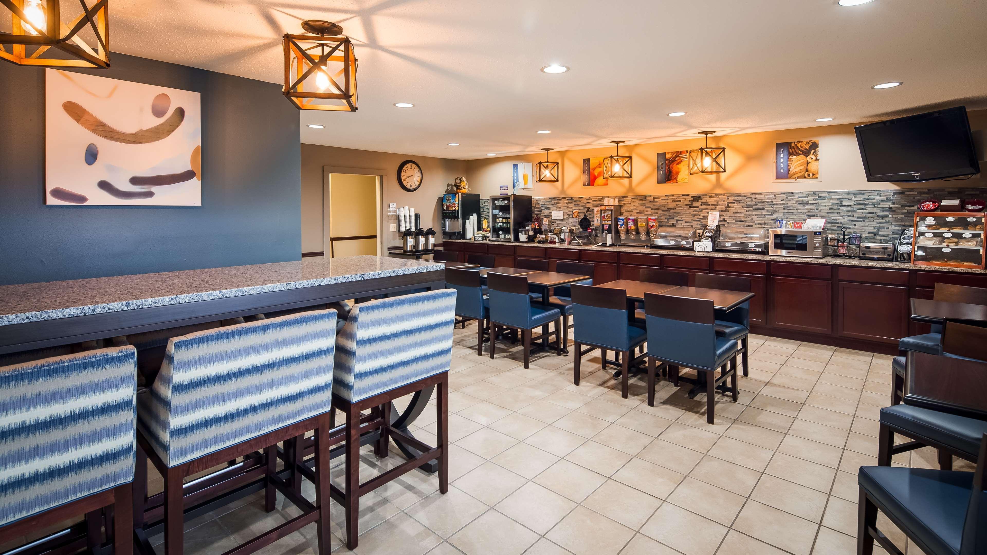 Best Western Lakewood Inn Hebron Buitenkant foto