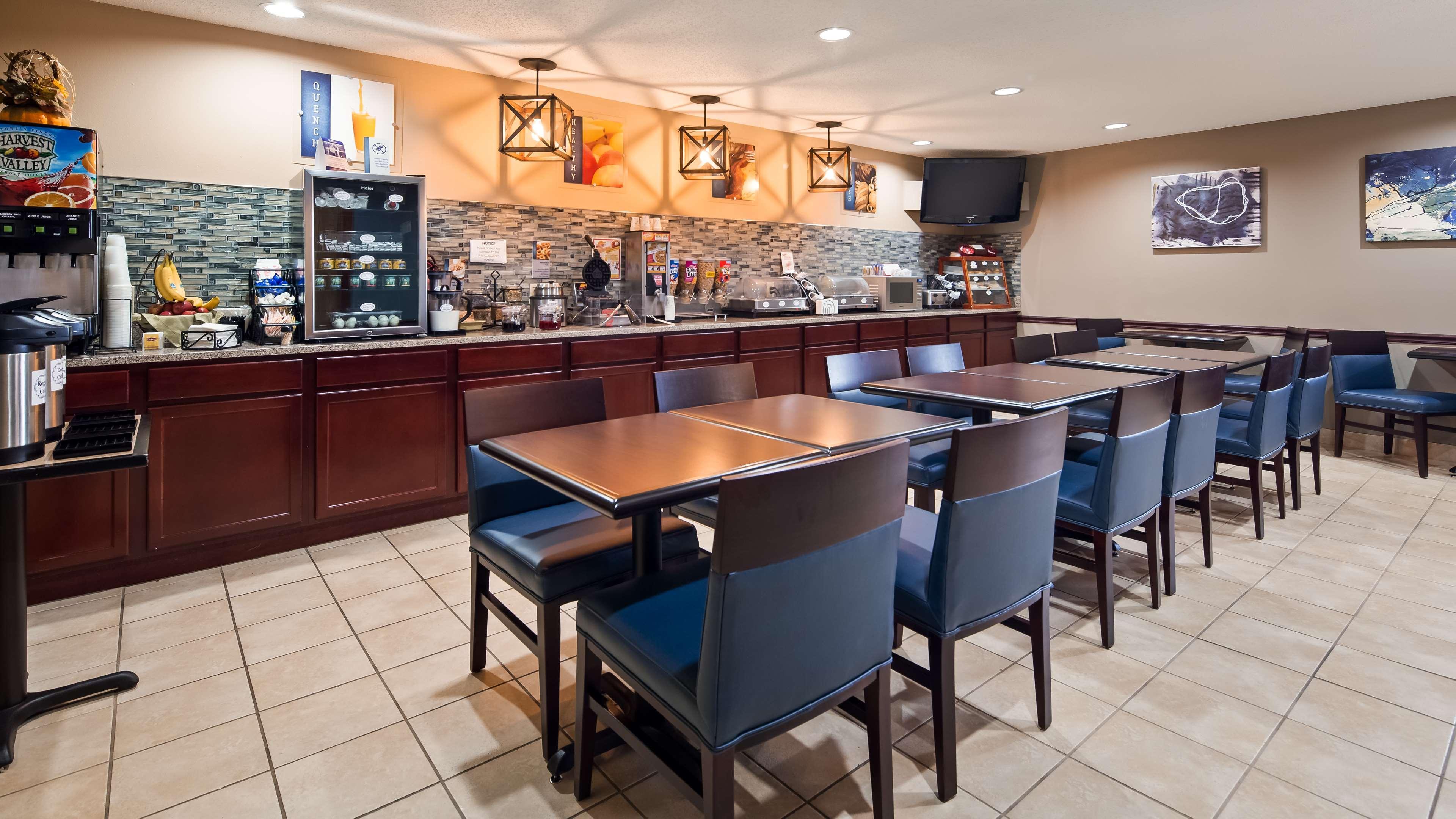 Best Western Lakewood Inn Hebron Buitenkant foto