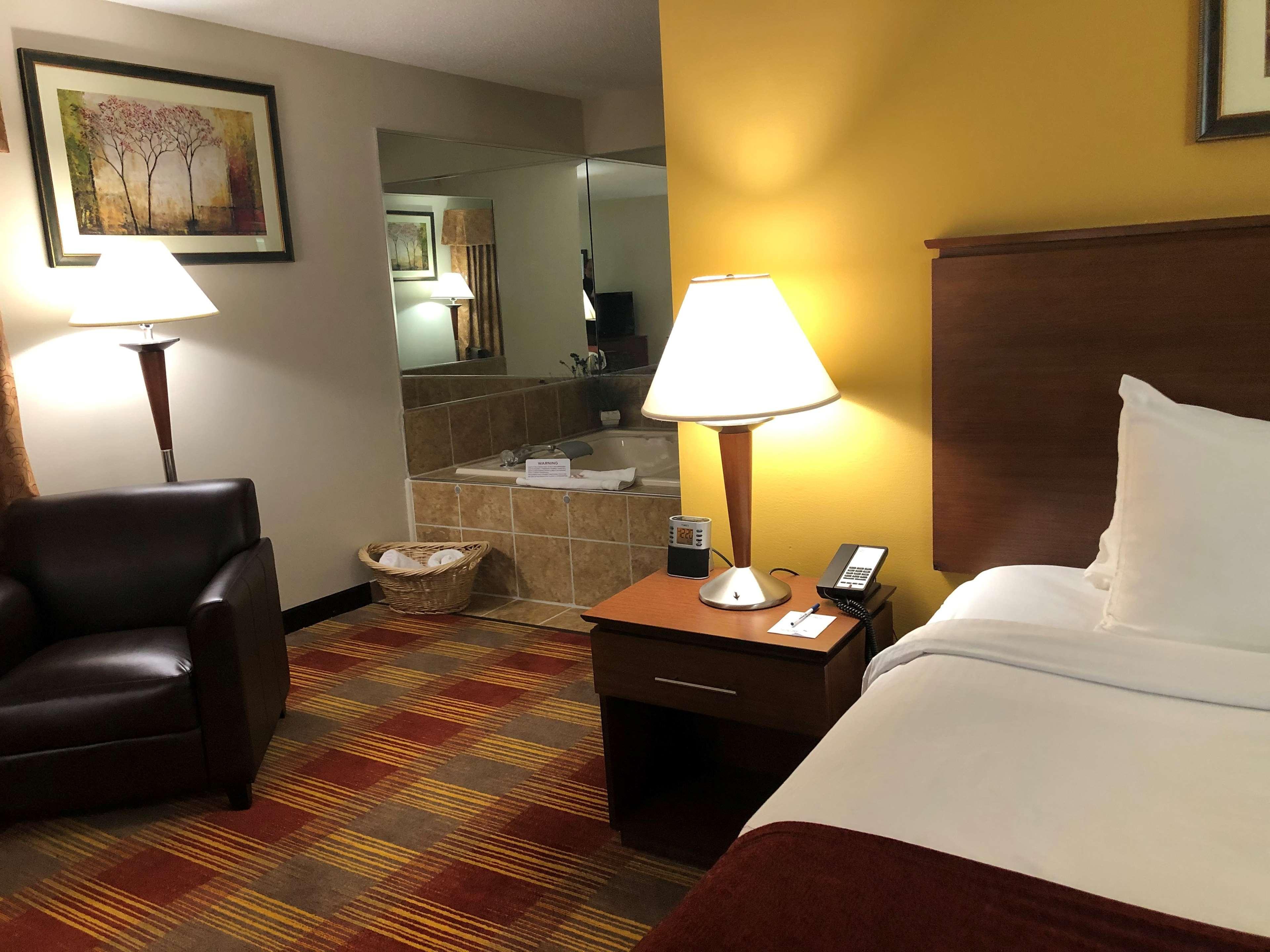 Best Western Lakewood Inn Hebron Buitenkant foto