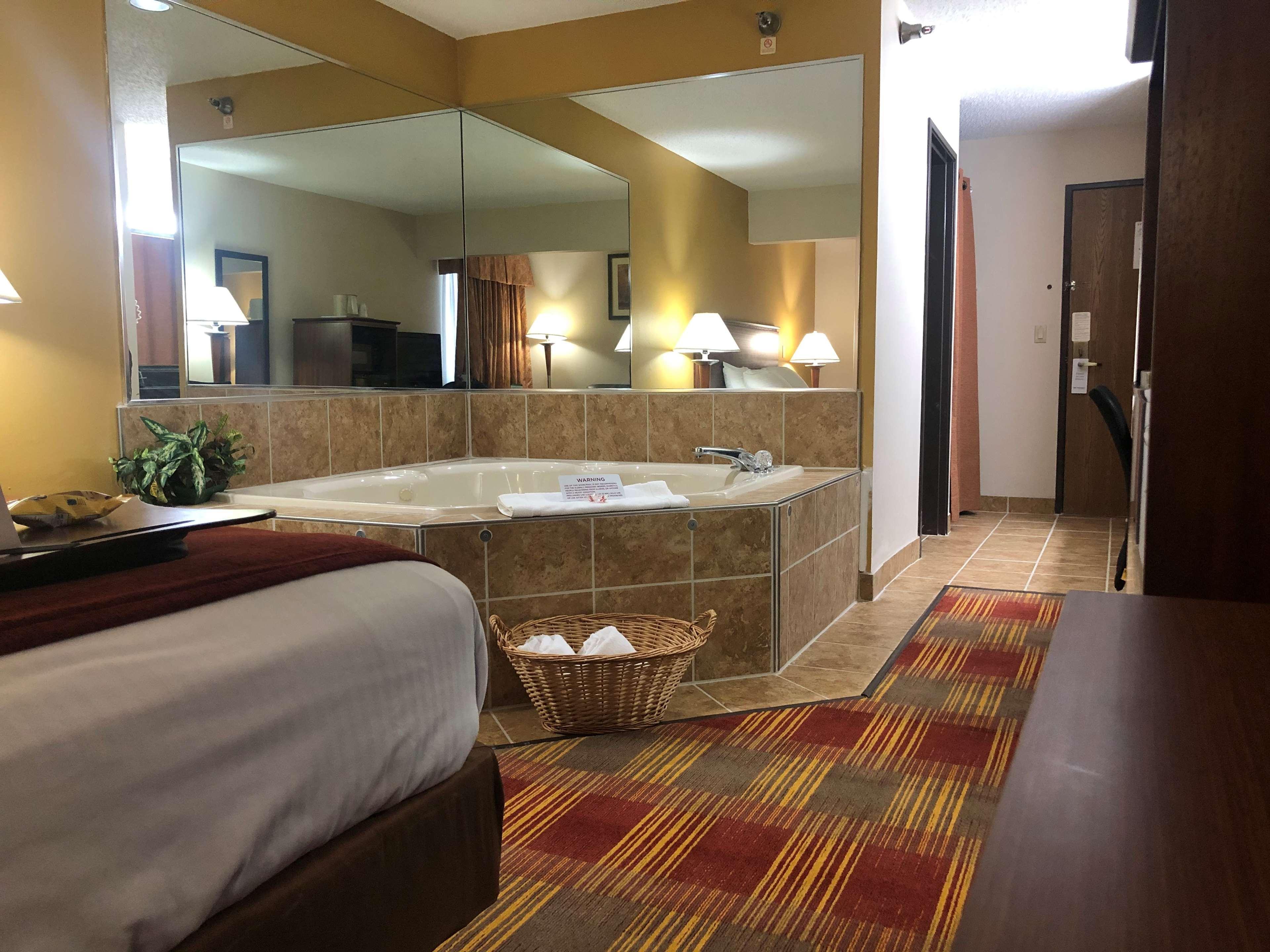 Best Western Lakewood Inn Hebron Buitenkant foto