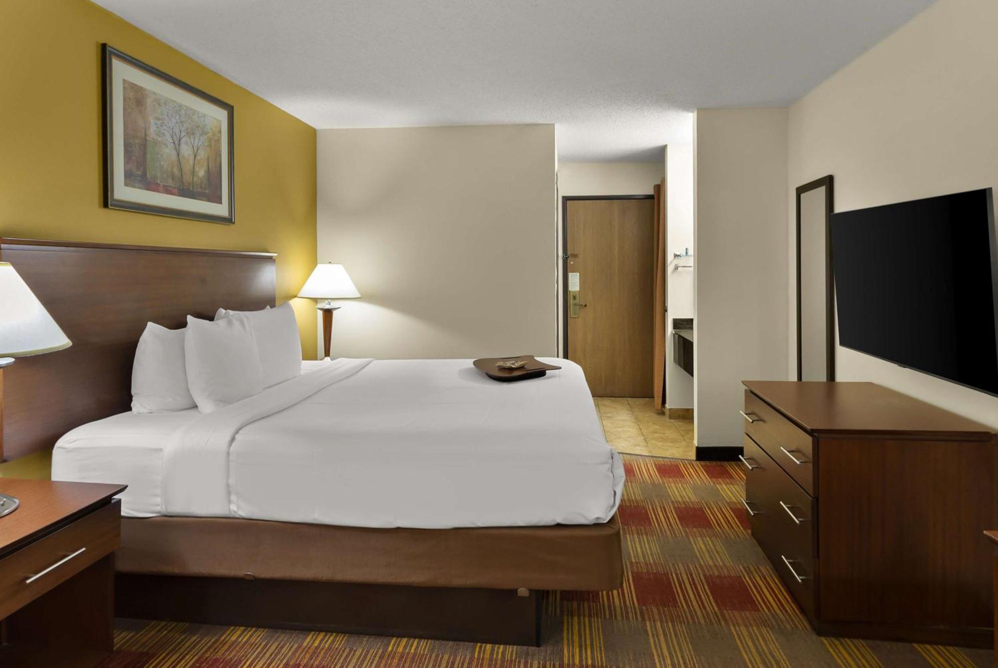 Best Western Lakewood Inn Hebron Buitenkant foto