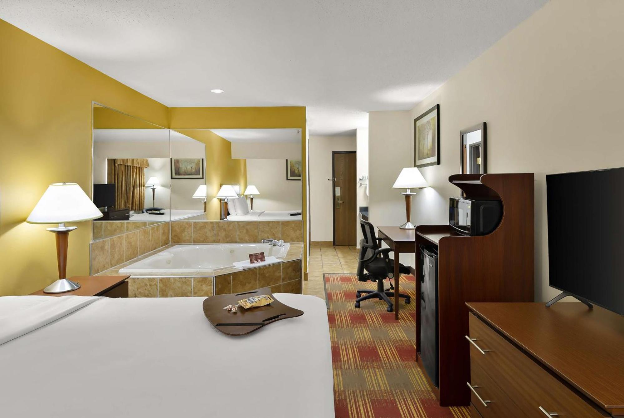 Best Western Lakewood Inn Hebron Buitenkant foto