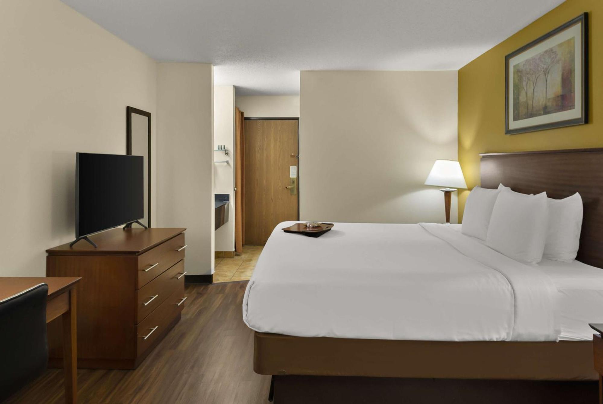 Best Western Lakewood Inn Hebron Buitenkant foto