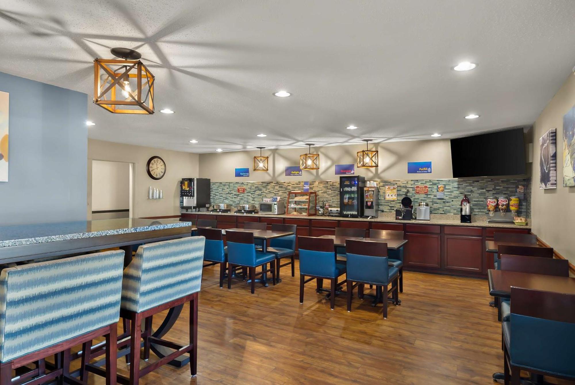 Best Western Lakewood Inn Hebron Buitenkant foto