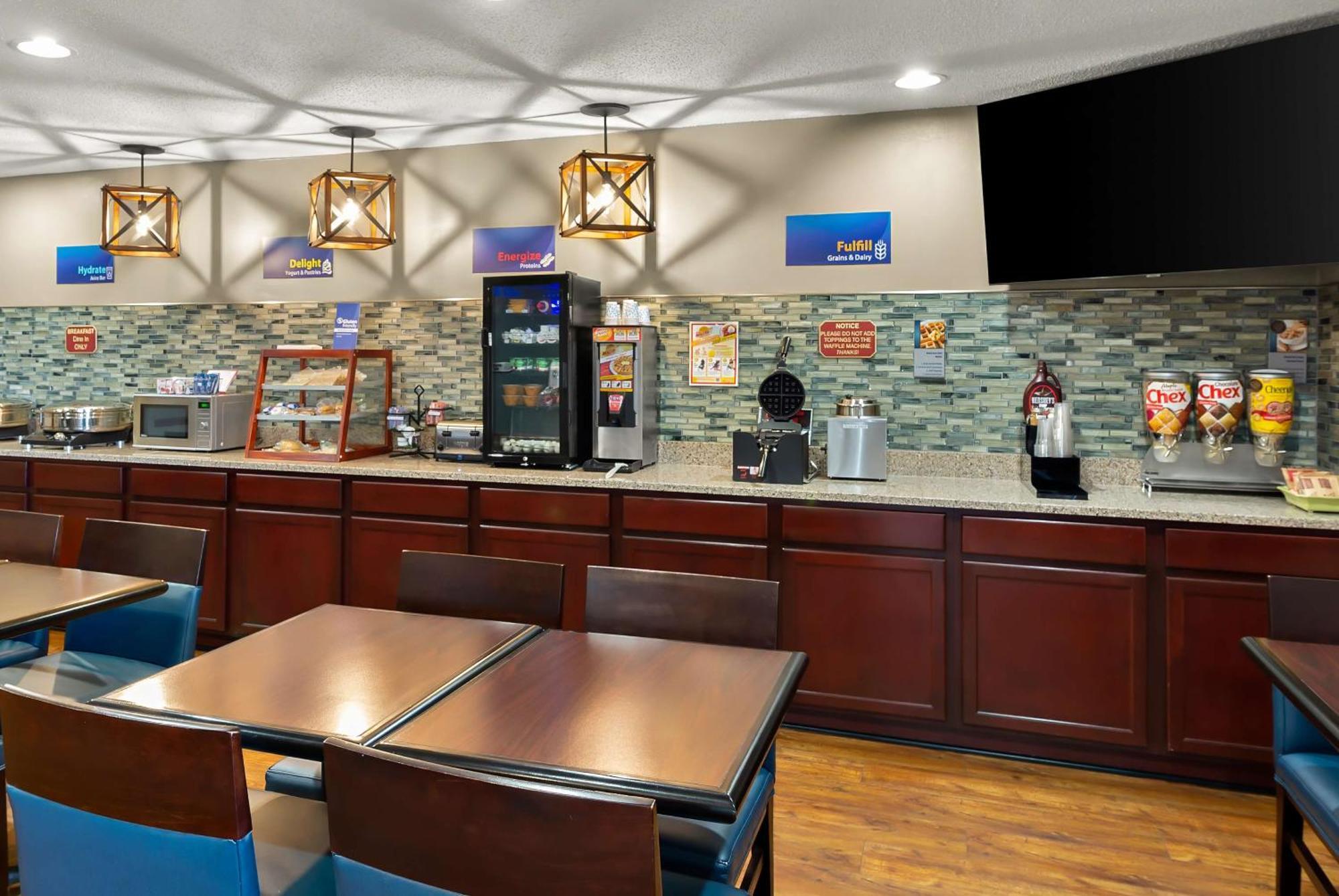 Best Western Lakewood Inn Hebron Buitenkant foto