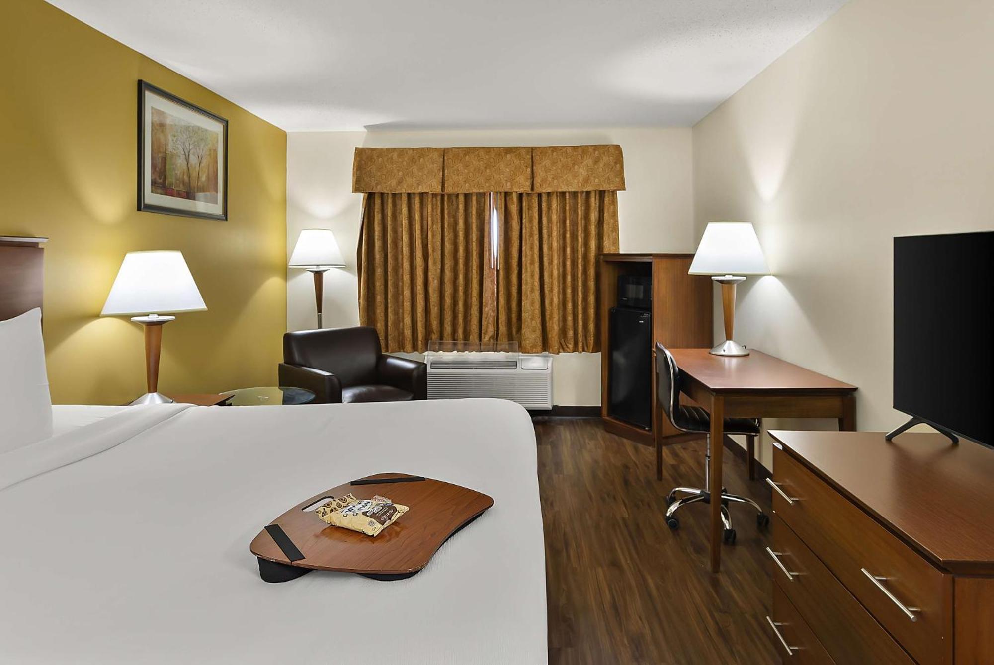 Best Western Lakewood Inn Hebron Buitenkant foto