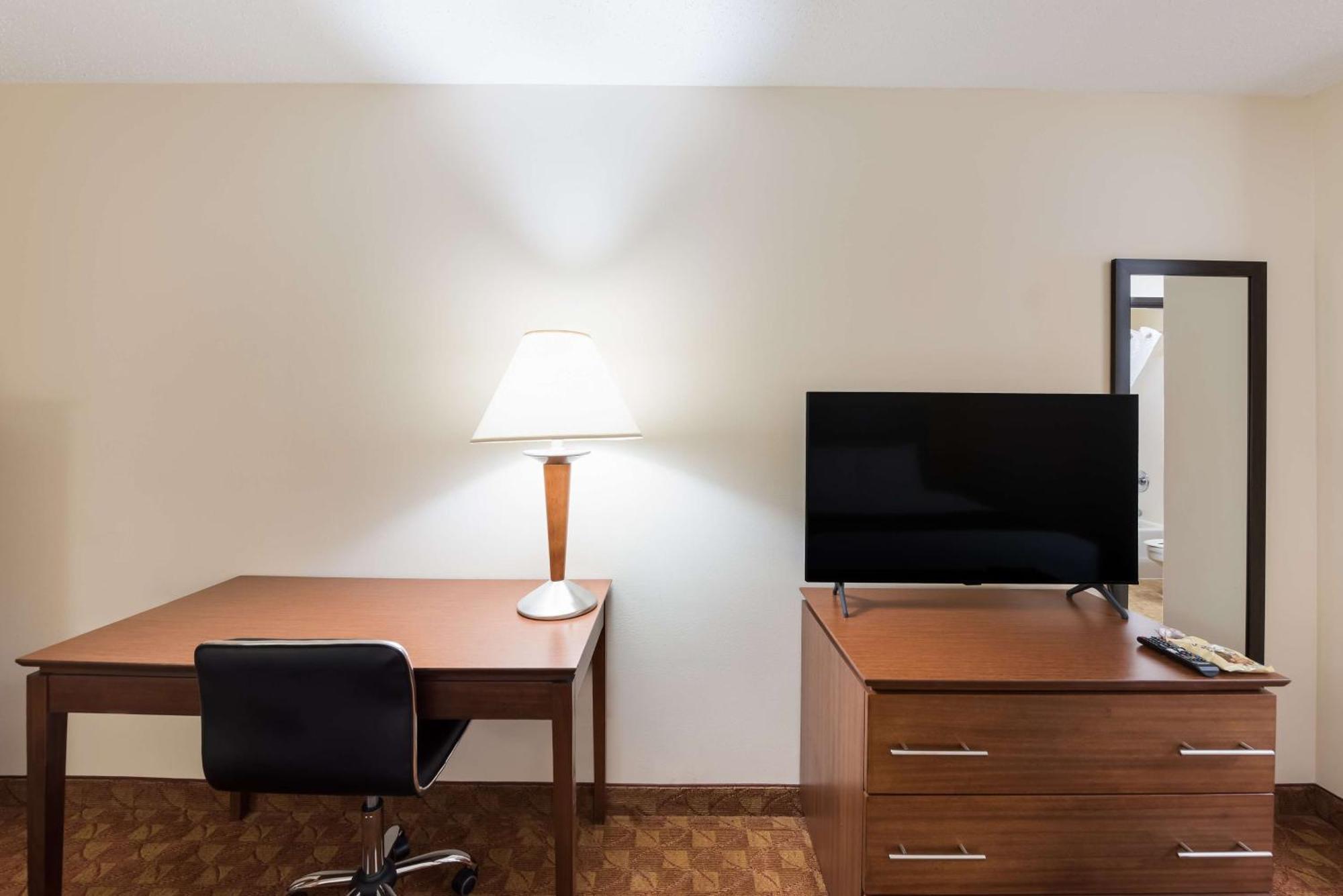 Best Western Lakewood Inn Hebron Buitenkant foto